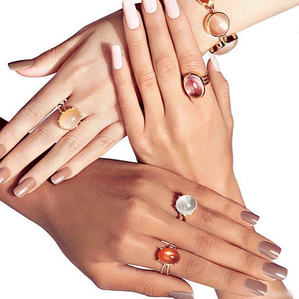 Nagelmodellage mit Geltechnik